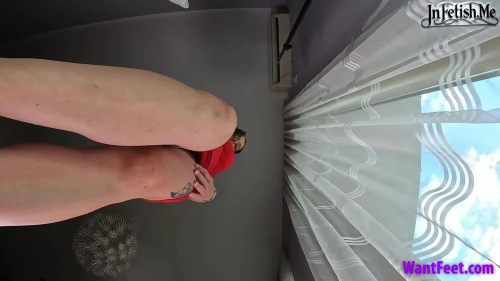 Cover Goddess Soles - Keira Barefoot Stomping - Giantess - MP4 - Shrinking Fetish, Foot Domination