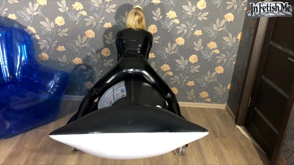 Cover Allaalexinflatable - Alla Hotly Fucks A Big Inflatable Whale And Gets An Orgasm!!! - Blondes, Pvc-Vinyl