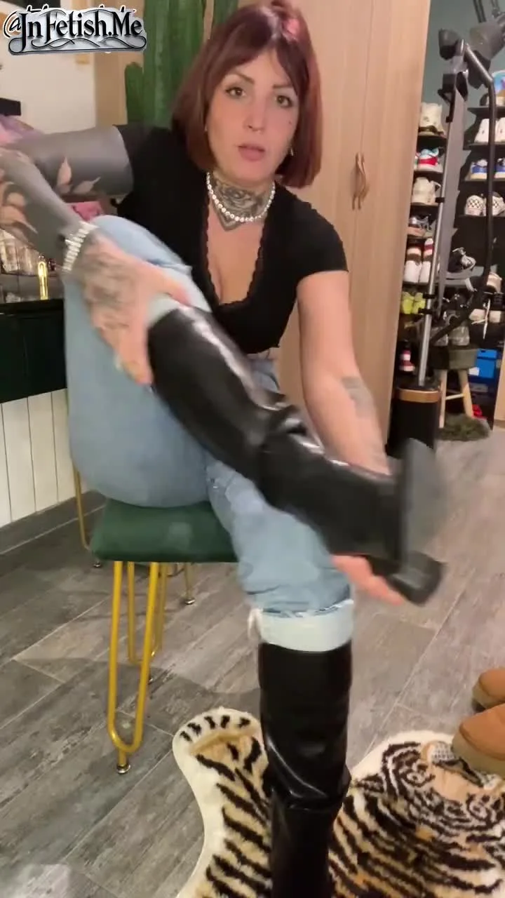 Cover Tokyo - Mi Sfilo Gli Stivali E Mi Annusi I Piedi Velati! - Foot Fetish, Italian Language